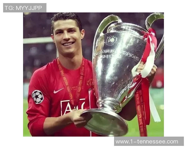 1月13日诞生的足球传奇球星及其影响力解析 1月13日诞生的足球传奇球星及其影响力解析